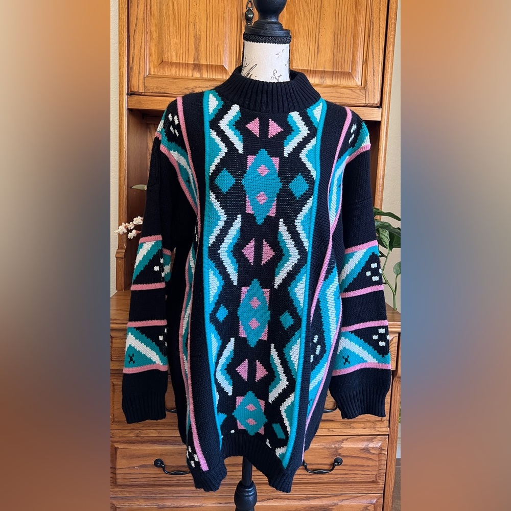 Private Eyes Vintage 80’s Geometric Print Tunic Sweater